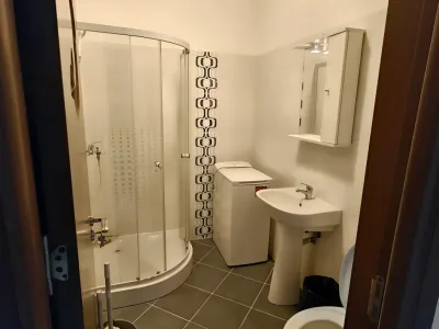 Baie cu dus garsoniera de vanzare cumparare Sector 3 Bucuresti